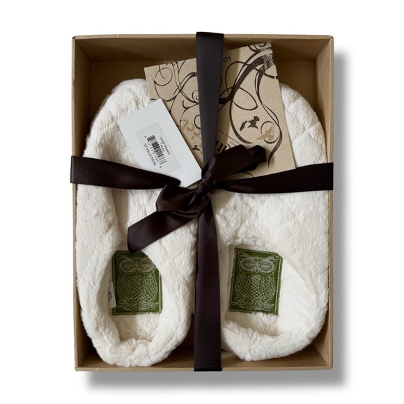 Lovesac Phur Feet Slippers Creme NWT - Picture 1 of 8
